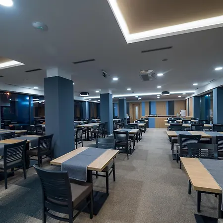 فندق Hotel Safir Bihac 4*