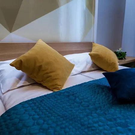 Отель Hotel Safir Bihac 4*