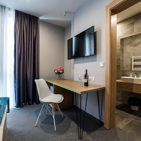 Отель Hotel Safir Bihac Бихач