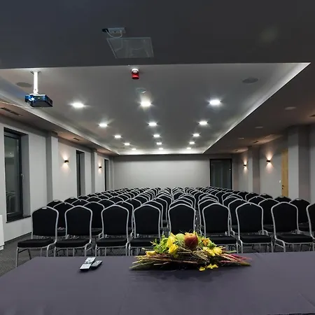 Отель Hotel Safir Bihac 4*
